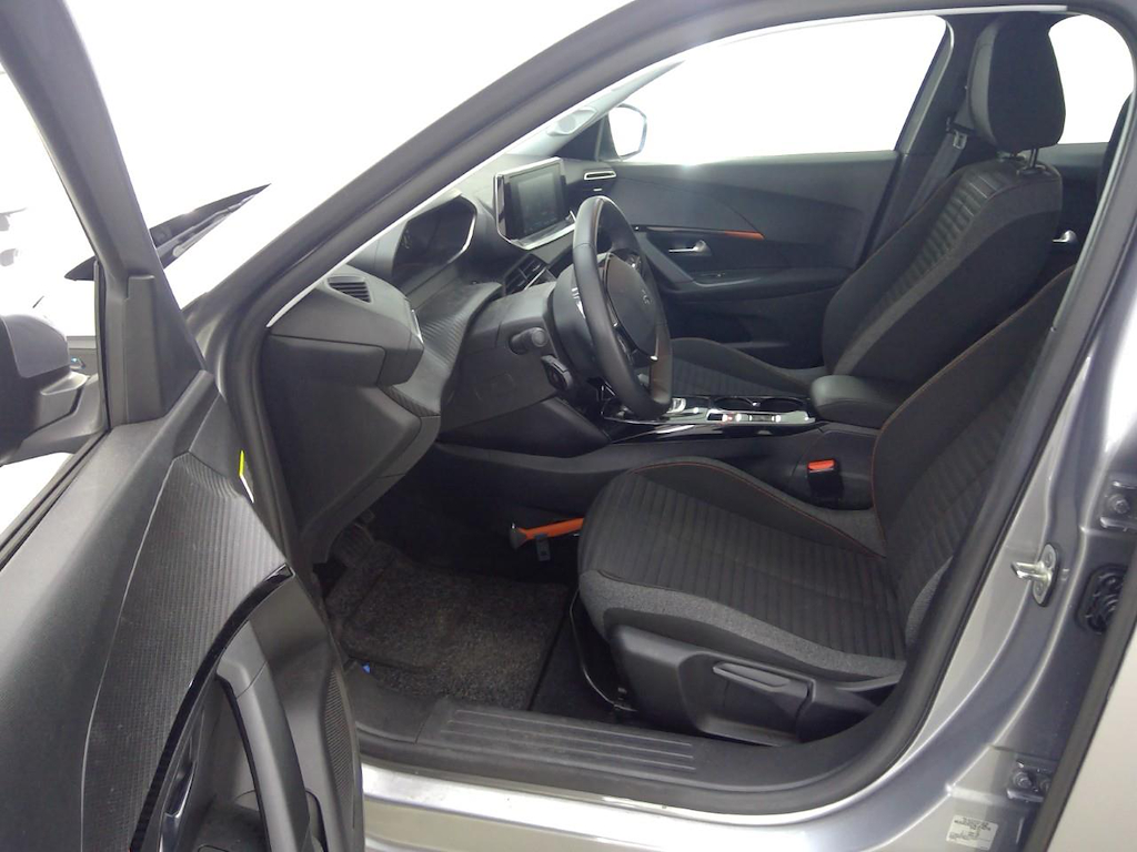 Foto 14 van Peugeot E-2008