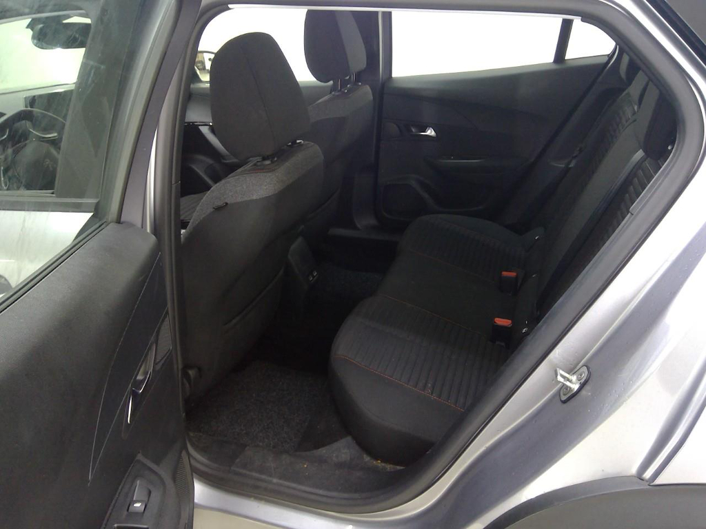 Foto 17 van Peugeot E-2008