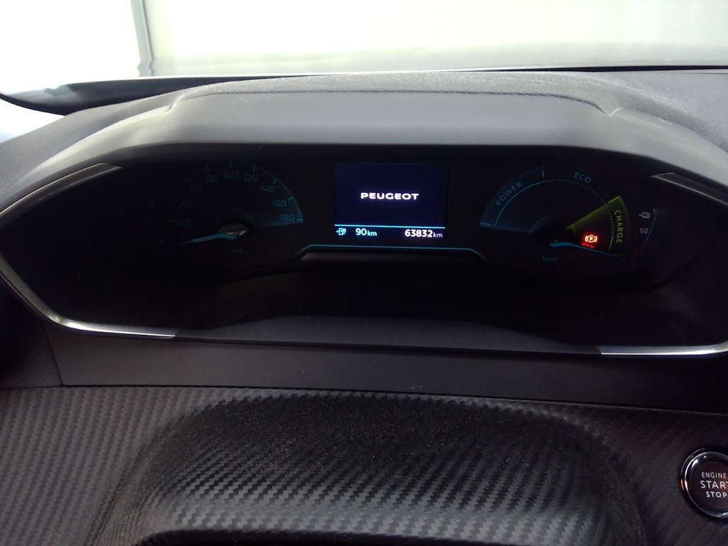 Foto 8 van Peugeot E-2008