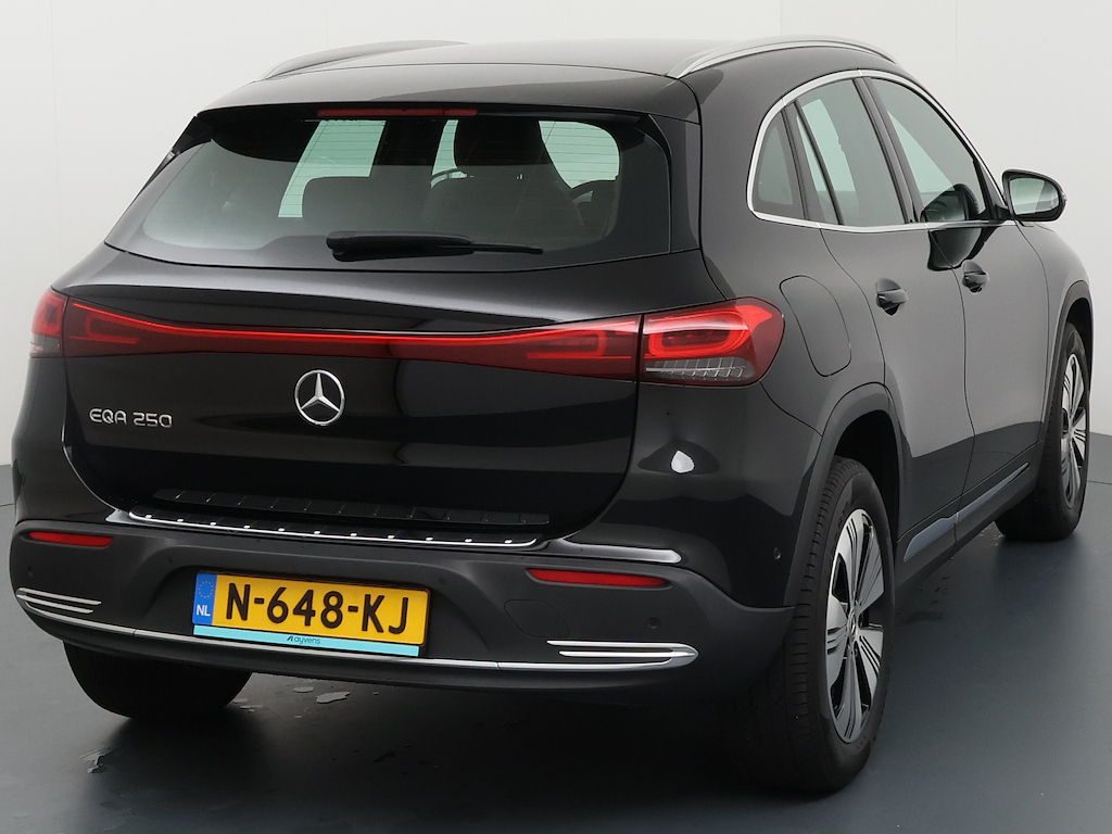 Photo 4 of Mercedes EQA