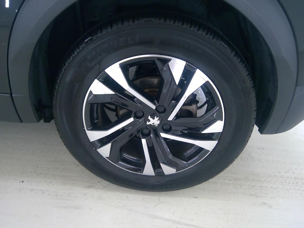 Foto 13 van Peugeot E-2008