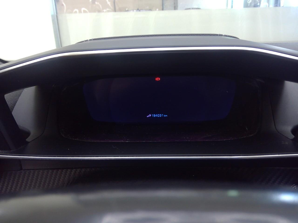 Foto 7 van Peugeot E-2008