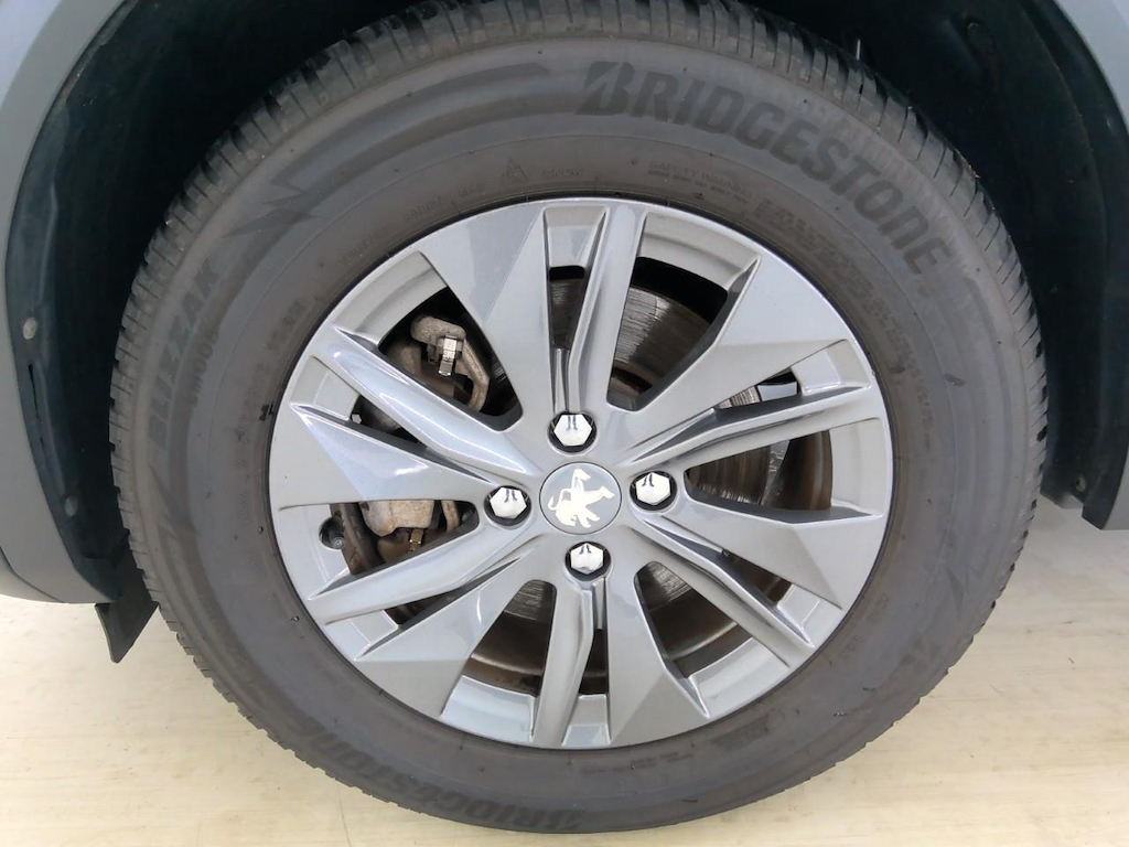 Foto 13 van Peugeot E-2008