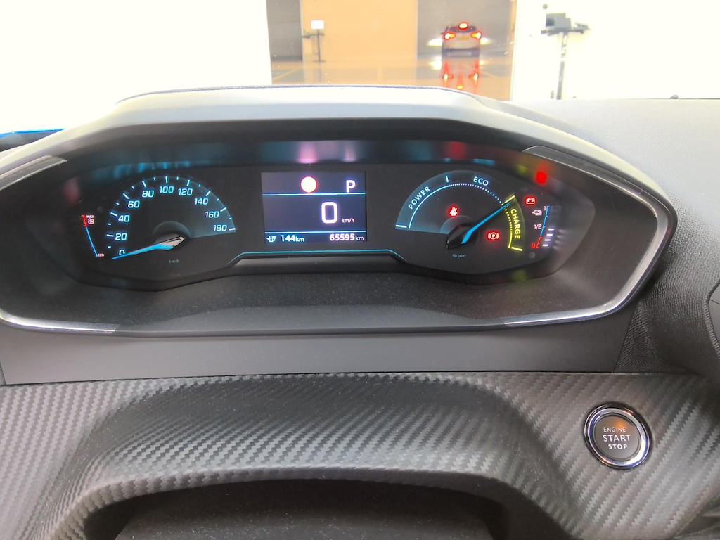 Foto 5 van Peugeot E-2008