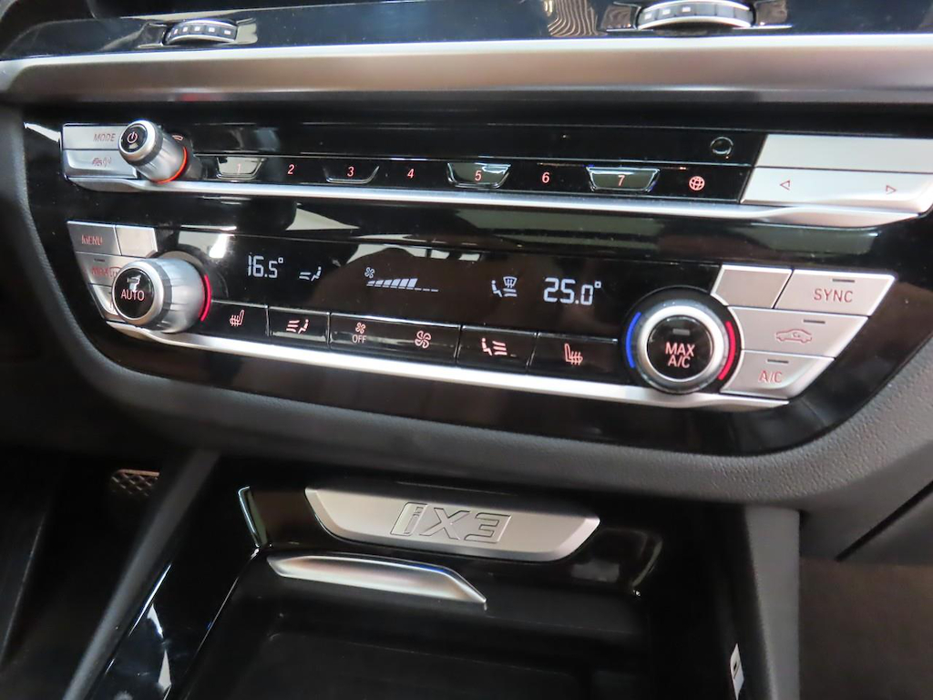 Foto 18 van BMW ix3