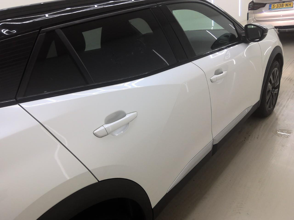 Foto 40 van Peugeot E-2008
