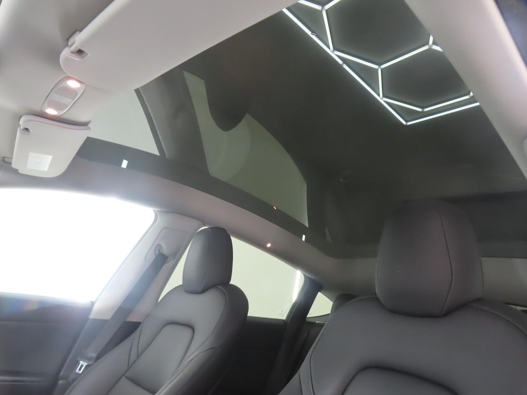 Foto 21 van Tesla Model Y
