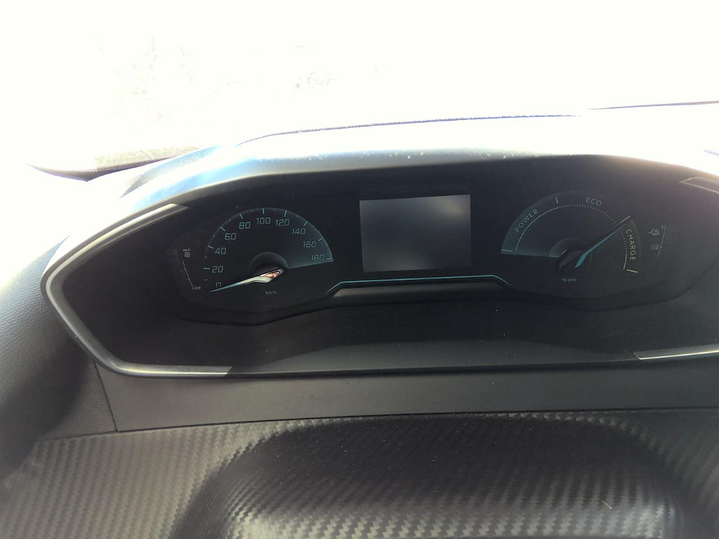Foto 7 van Peugeot E-2008