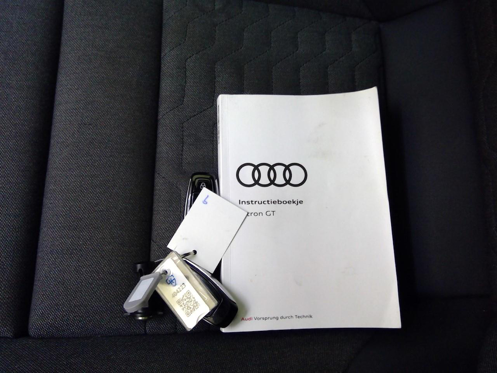 Foto 14 van Audi e-tron GT