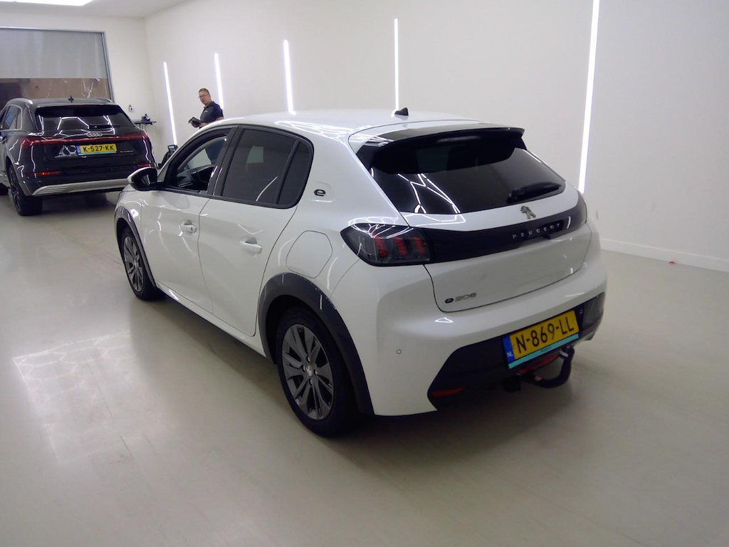 Foto 5 van Peugeot E-208