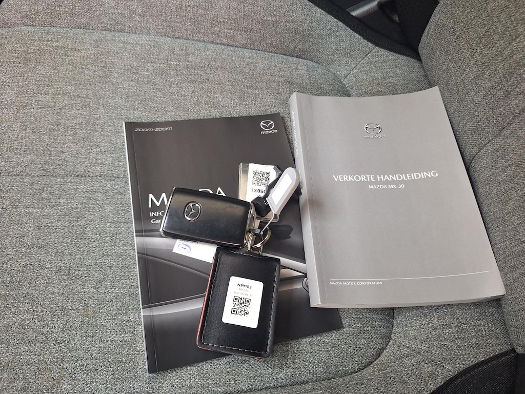 Photo 13 of Mazda MX-30