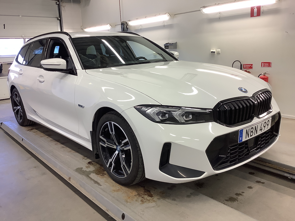 BMW 3 Series 330e Touring M Sport Shadow Comfort Drag Adaptiv Fart