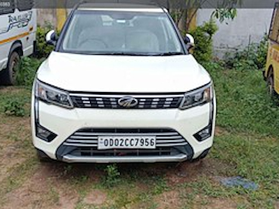 Buy MAHINDRA XUV300 1.5D MHEV W8 on Ayvens Carmarket