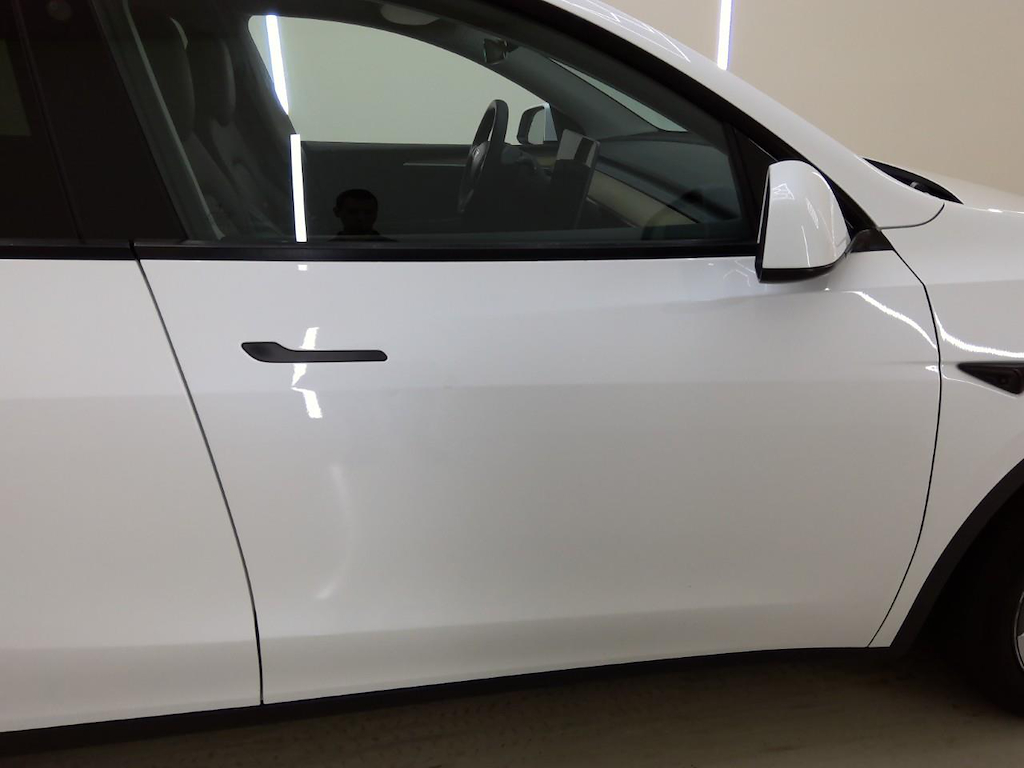 Foto 32 van Tesla Model Y