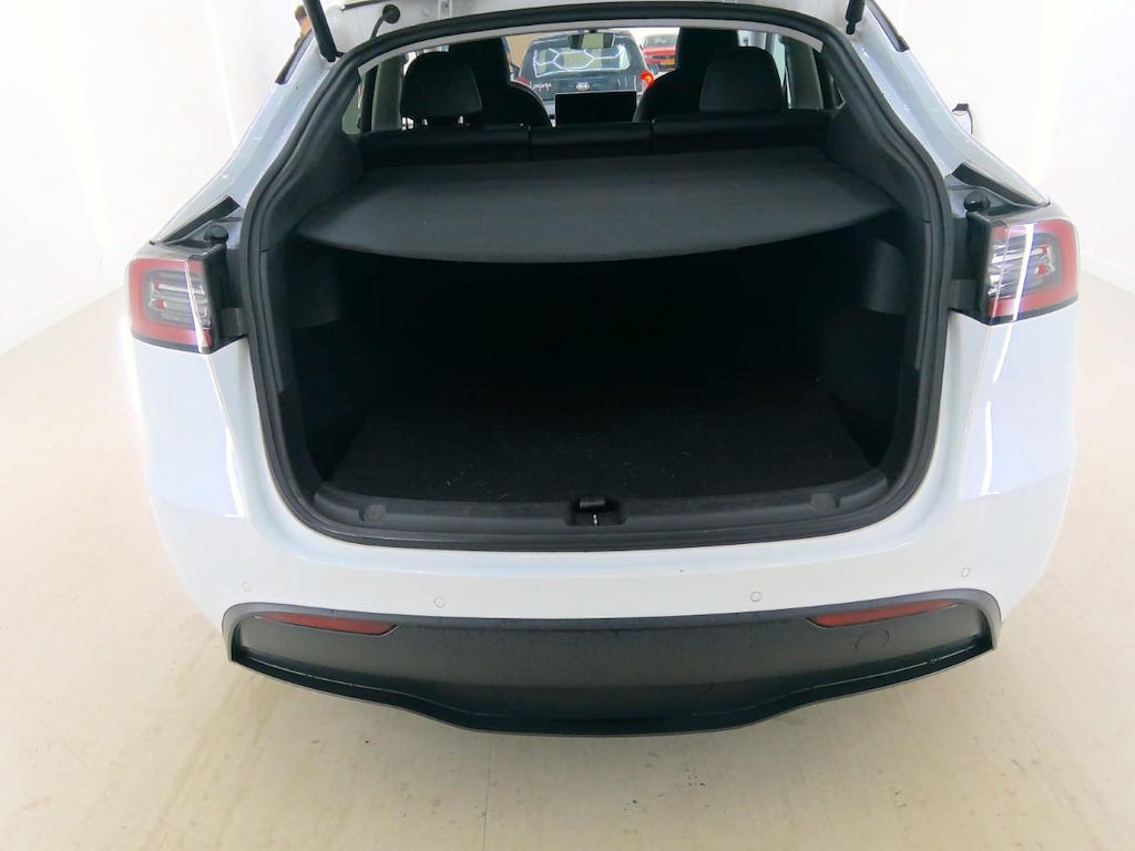 Foto 10 van Tesla Model Y