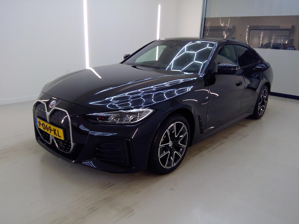 Foto 2 van BMW i4