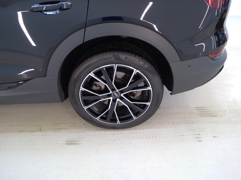 Foto 32 van Audi e-tron
