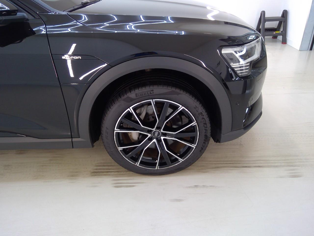 Foto 38 van Audi e-tron