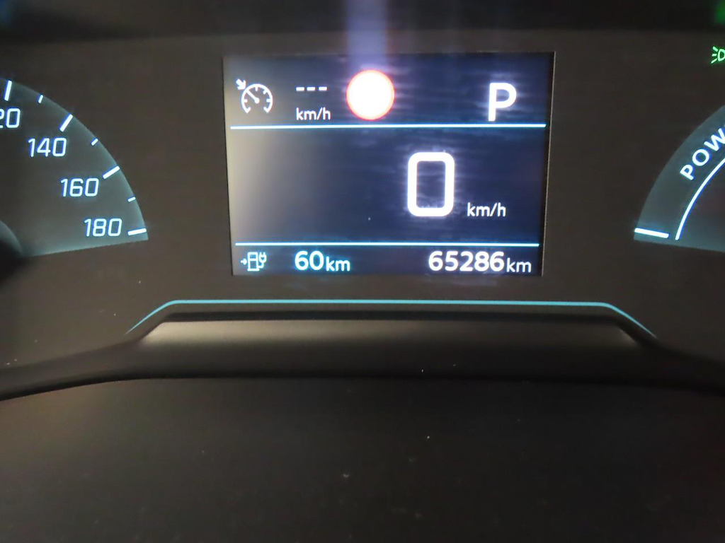 Foto 5 van Peugeot E-2008