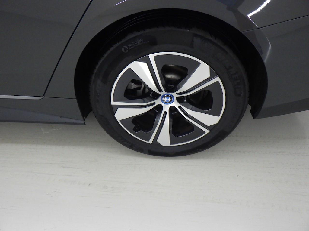 Foto 11 van BMW i4