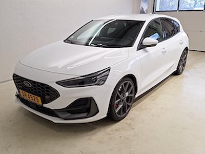 Kaufe FORD FOCUS ST 2.3I ECOBOOST bei Ayvens Carmarket