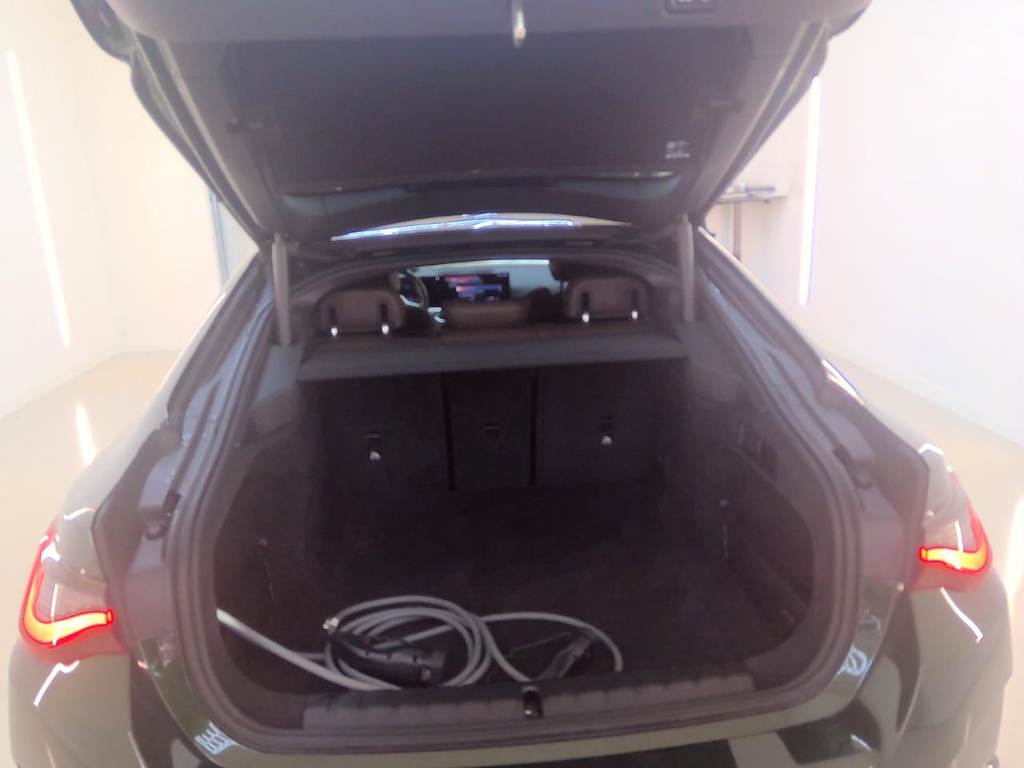 Foto 21 van BMW i4