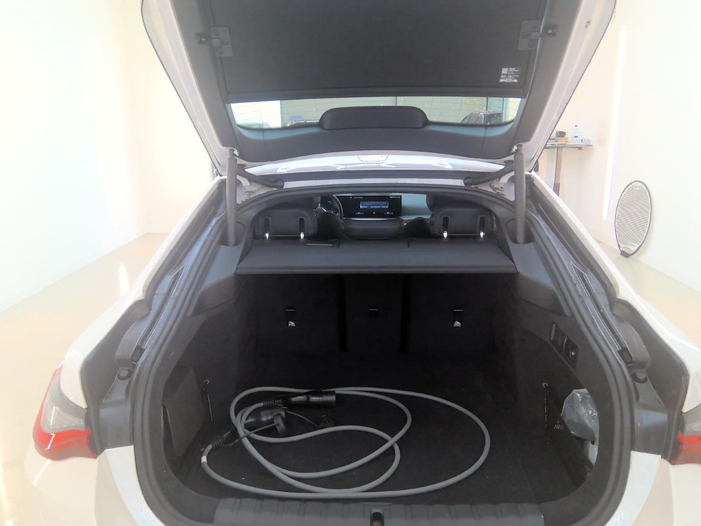 Foto 10 van BMW i4