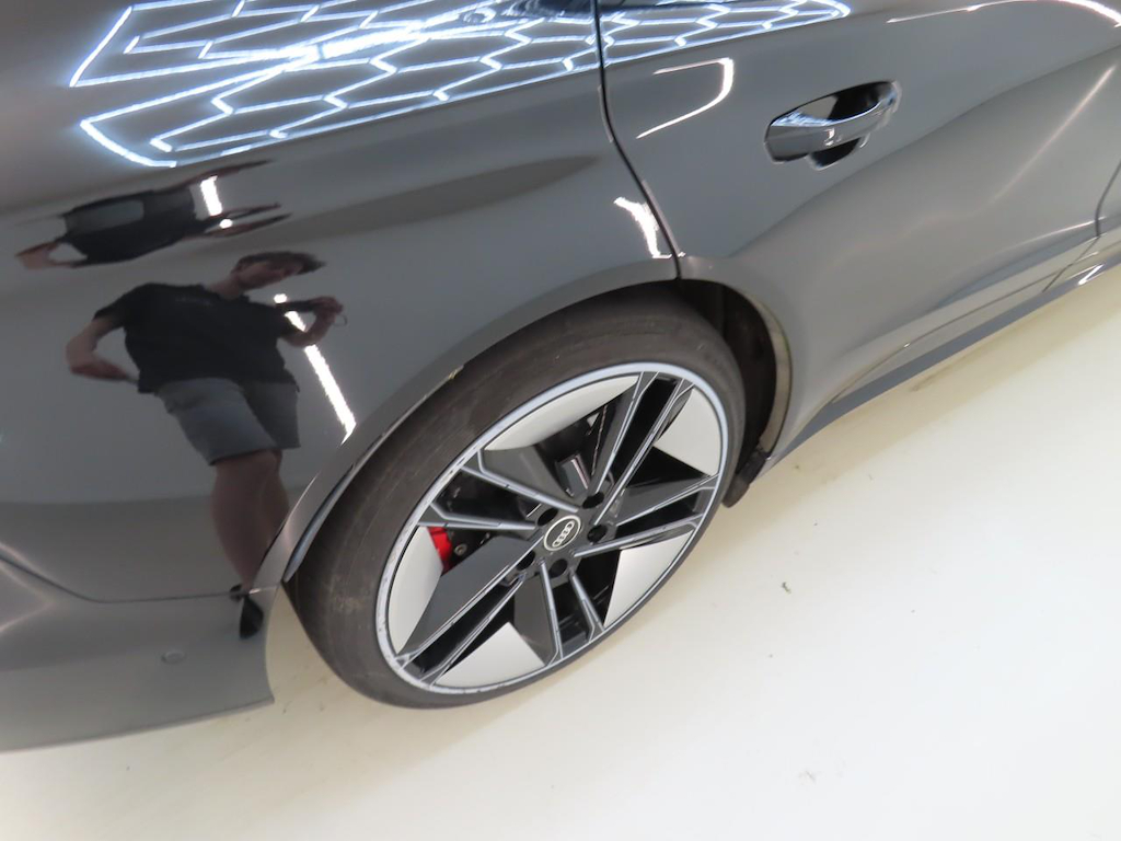 Foto 37 van Audi e-tron GT