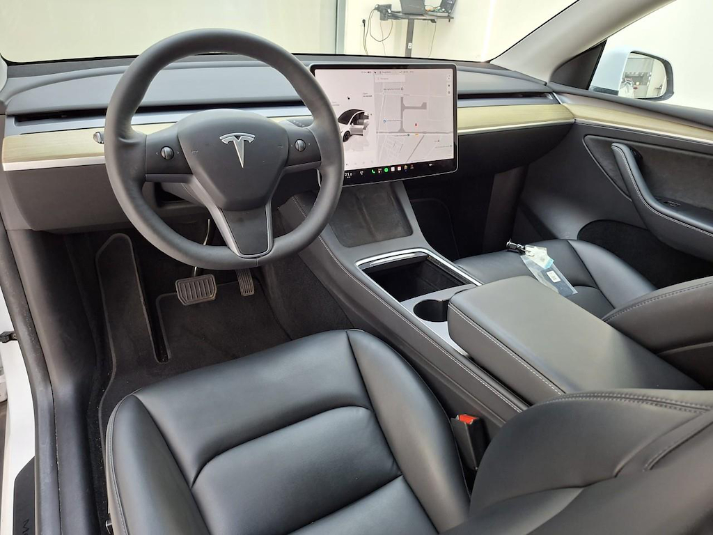 Foto 10 van Tesla Model Y