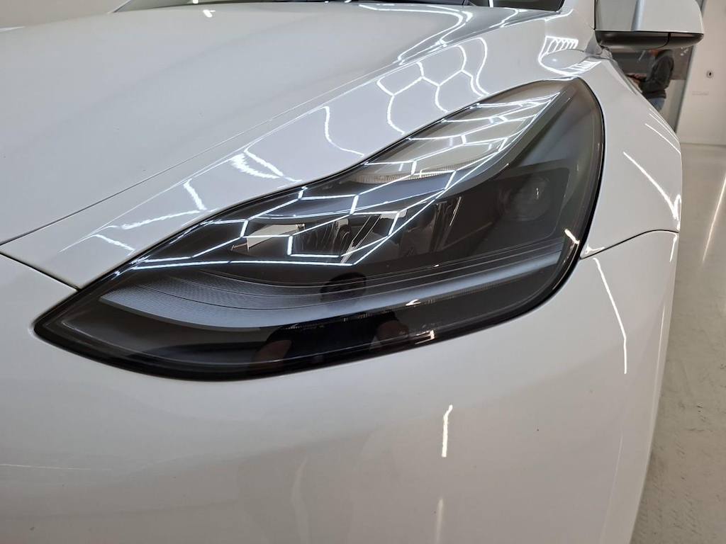 Foto 20 van Tesla Model Y