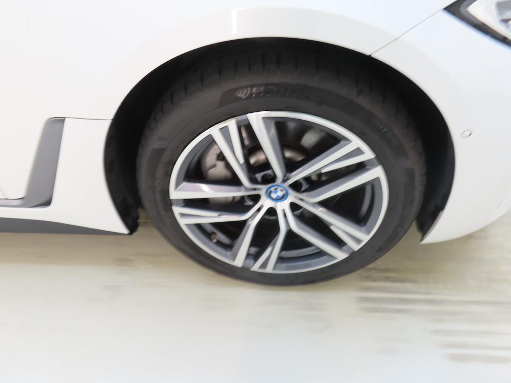 Foto 26 van BMW i4