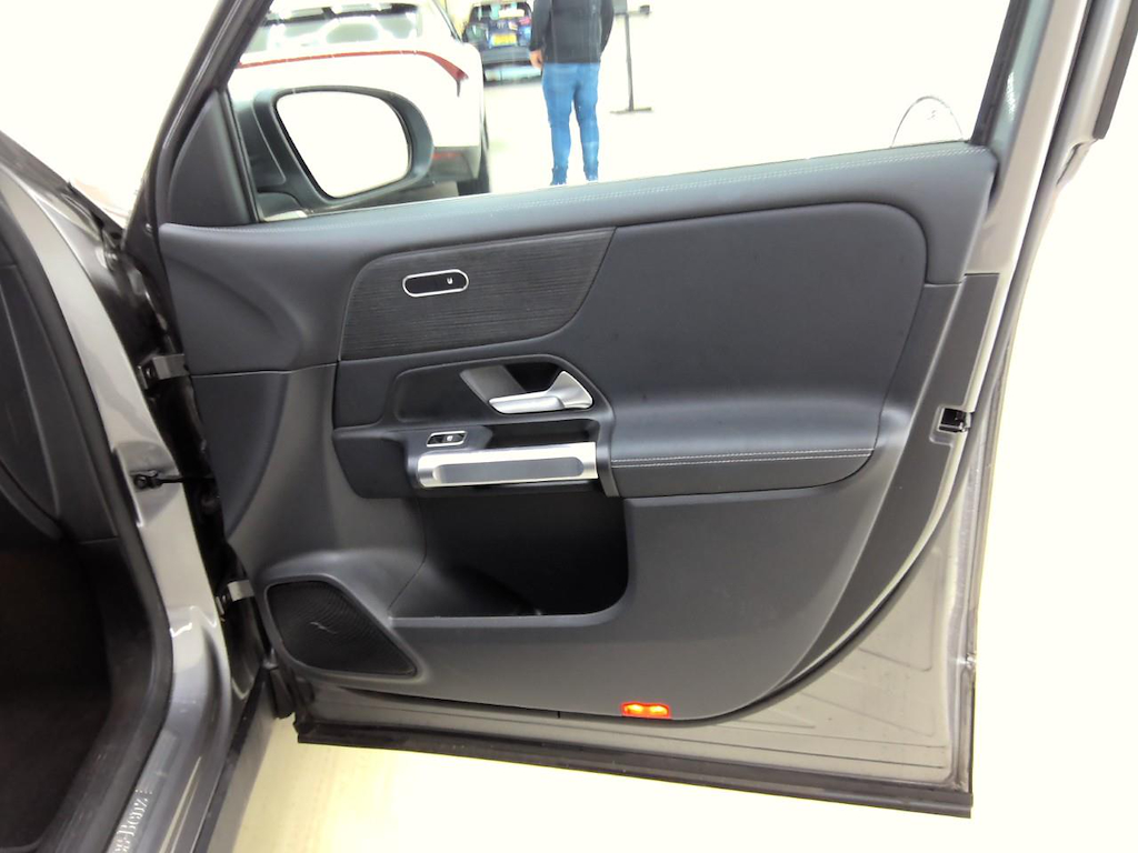 Foto 26 van Mercedes EQB