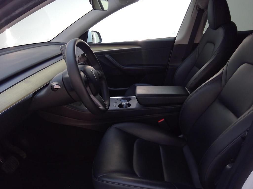 Foto 12 van Tesla Model Y