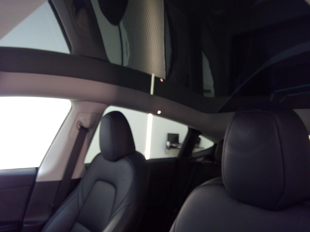 Foto 35 van Tesla Model Y