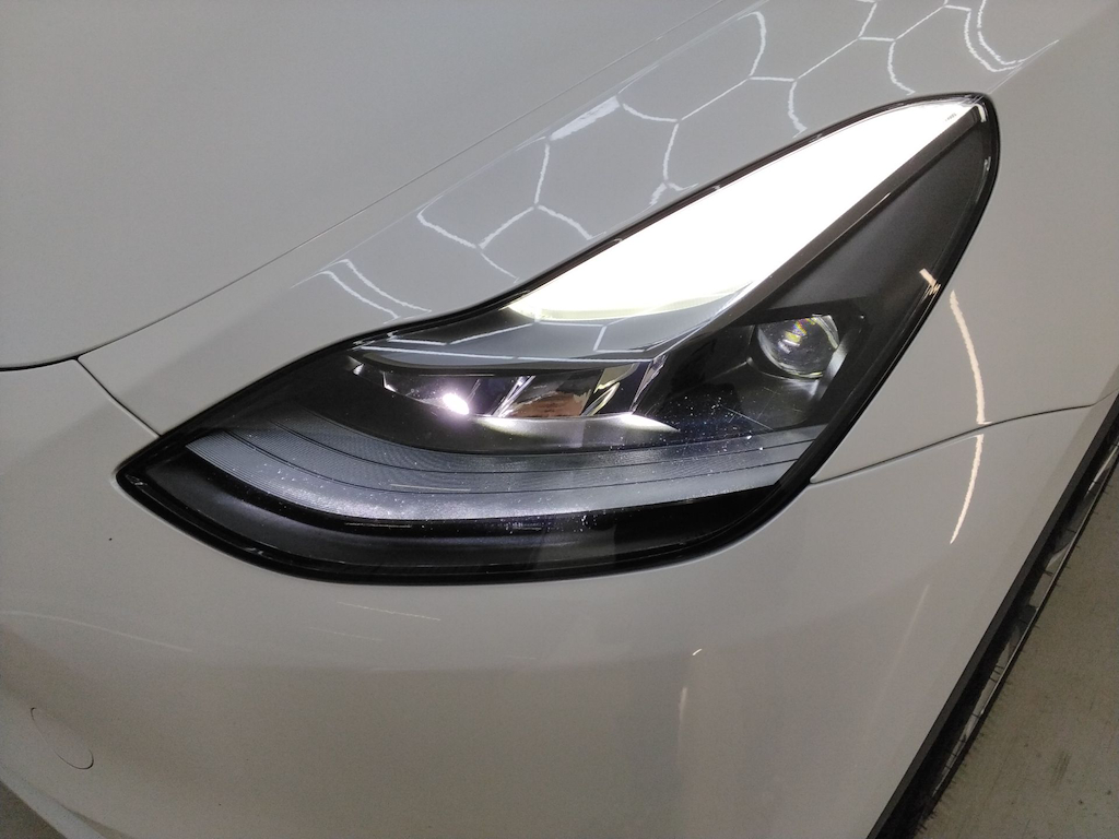 Foto 20 van Tesla Model Y