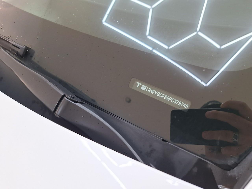 Foto 15 van Tesla Model Y