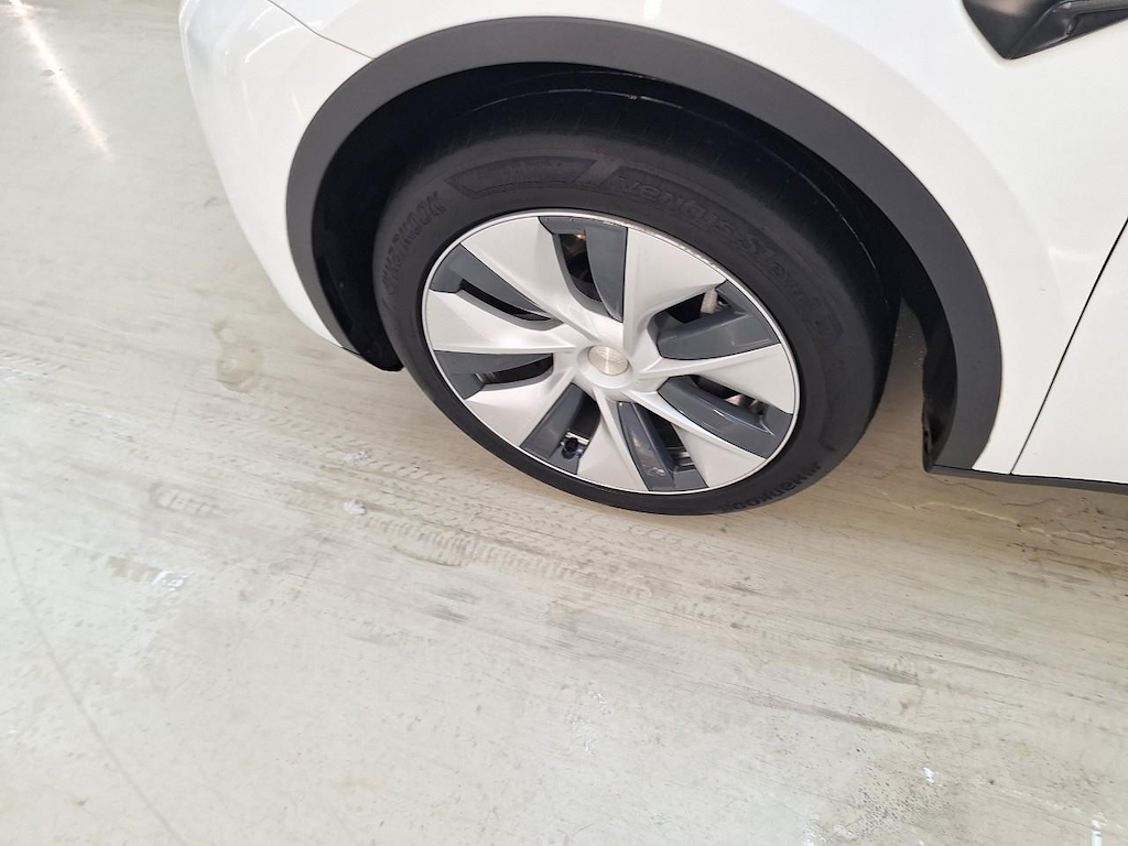 Foto 30 van Tesla Model Y