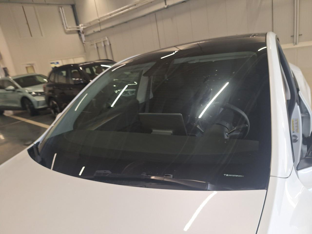 Foto 31 van Tesla Model Y