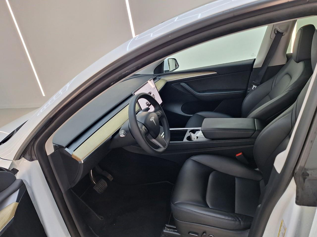 Foto 8 van Tesla Model Y