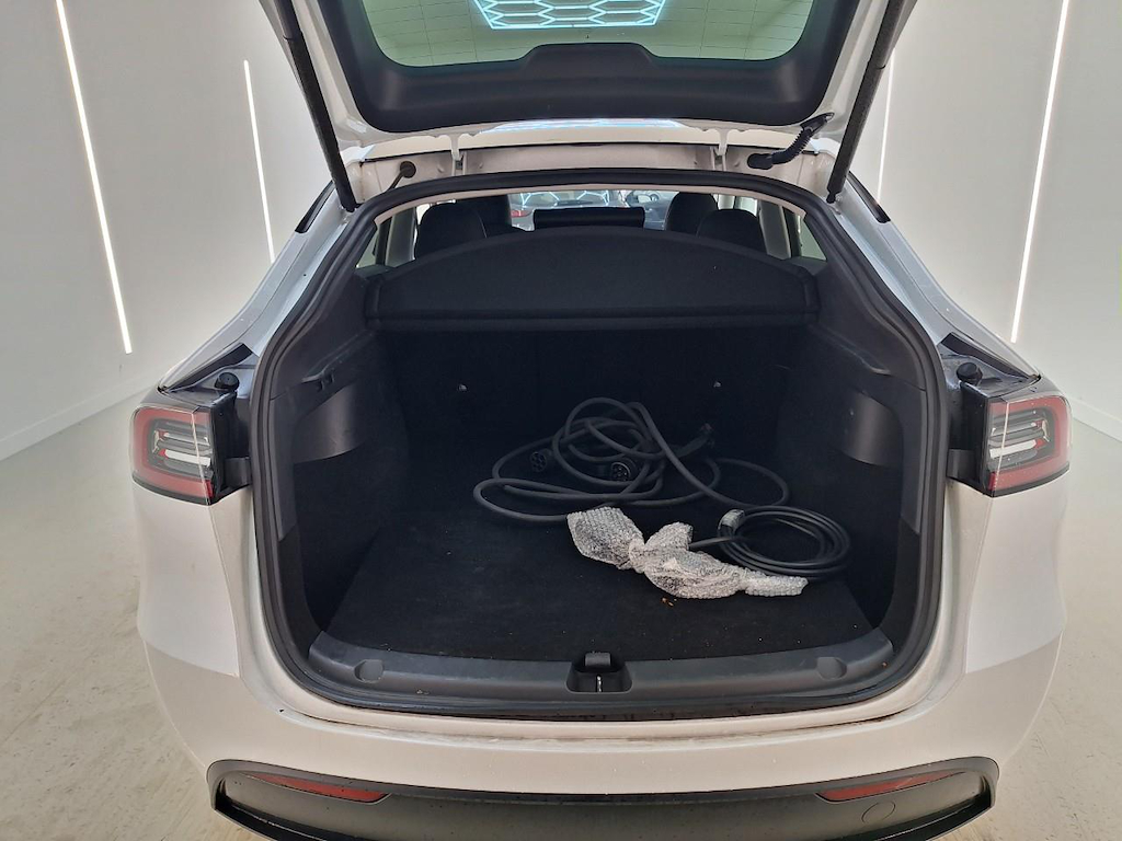 Foto 10 van Tesla Model Y
