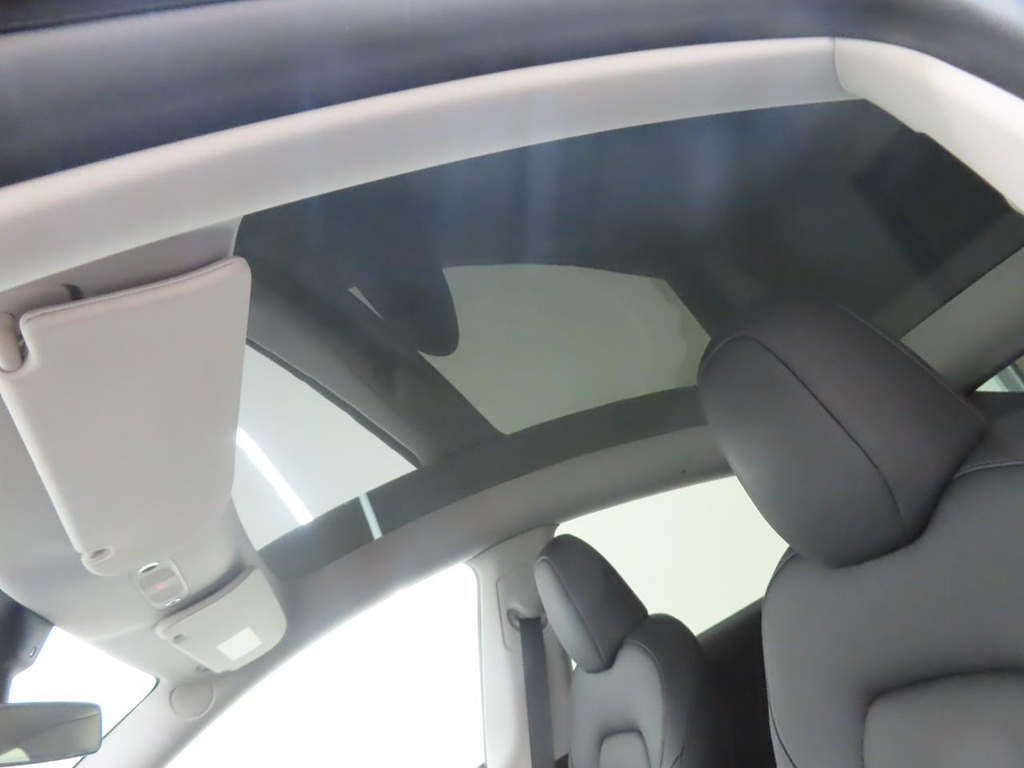 Foto 22 van Tesla Model Y