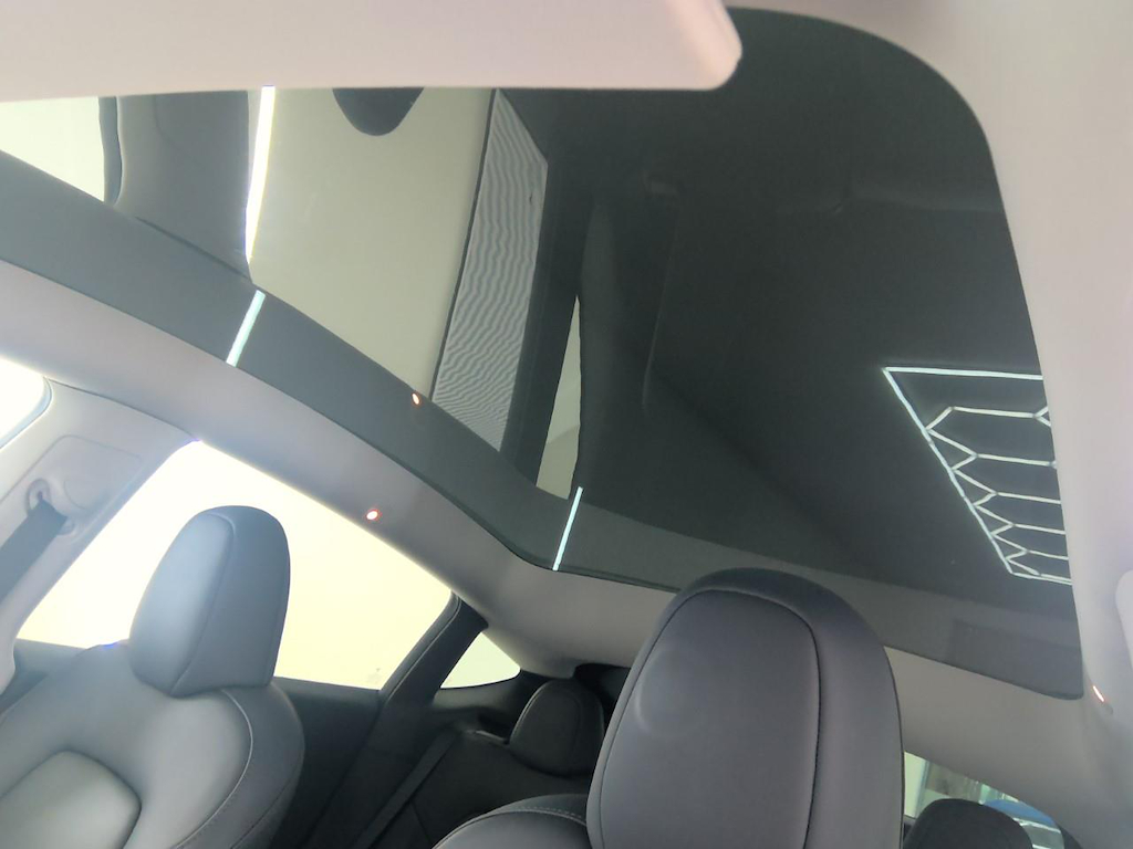 Foto 23 van Tesla Model Y
