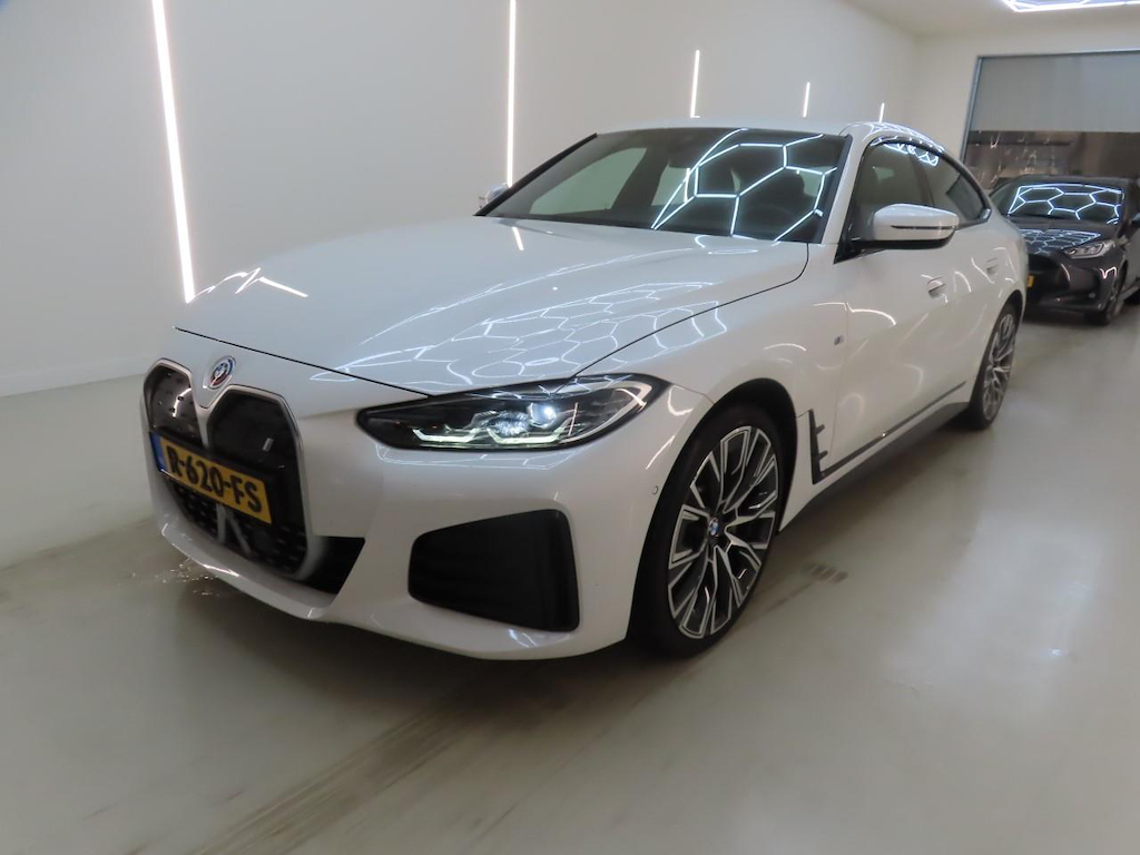Foto 2 van BMW i4