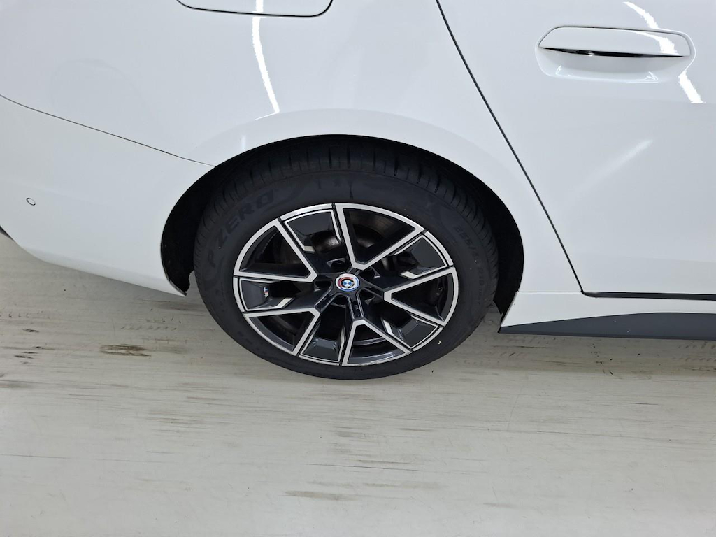 Foto 33 van BMW i4