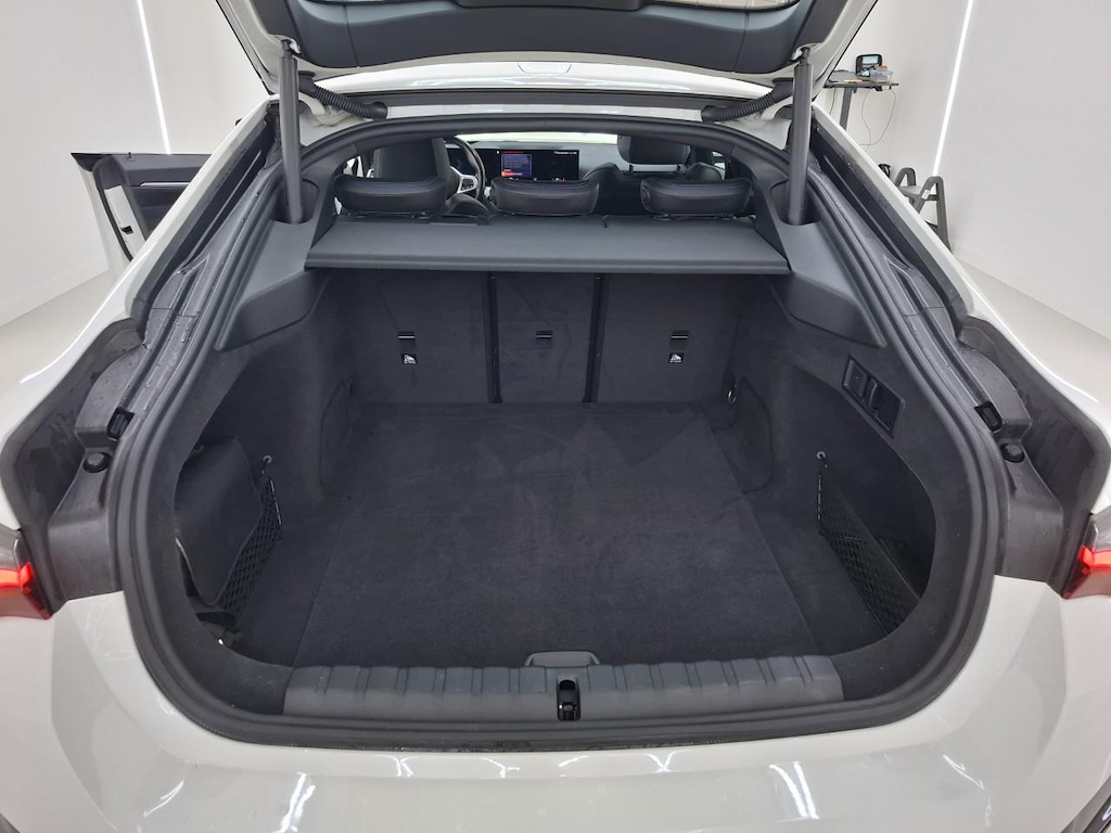 Foto 10 van BMW i4