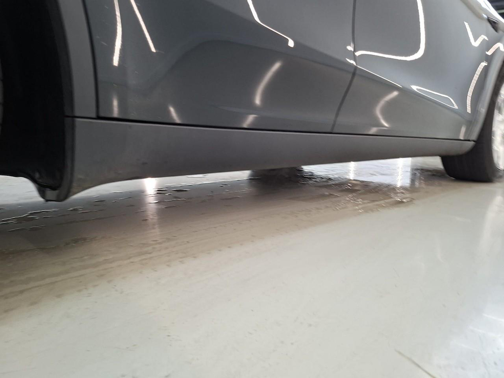 Foto 15 van Tesla Model Y
