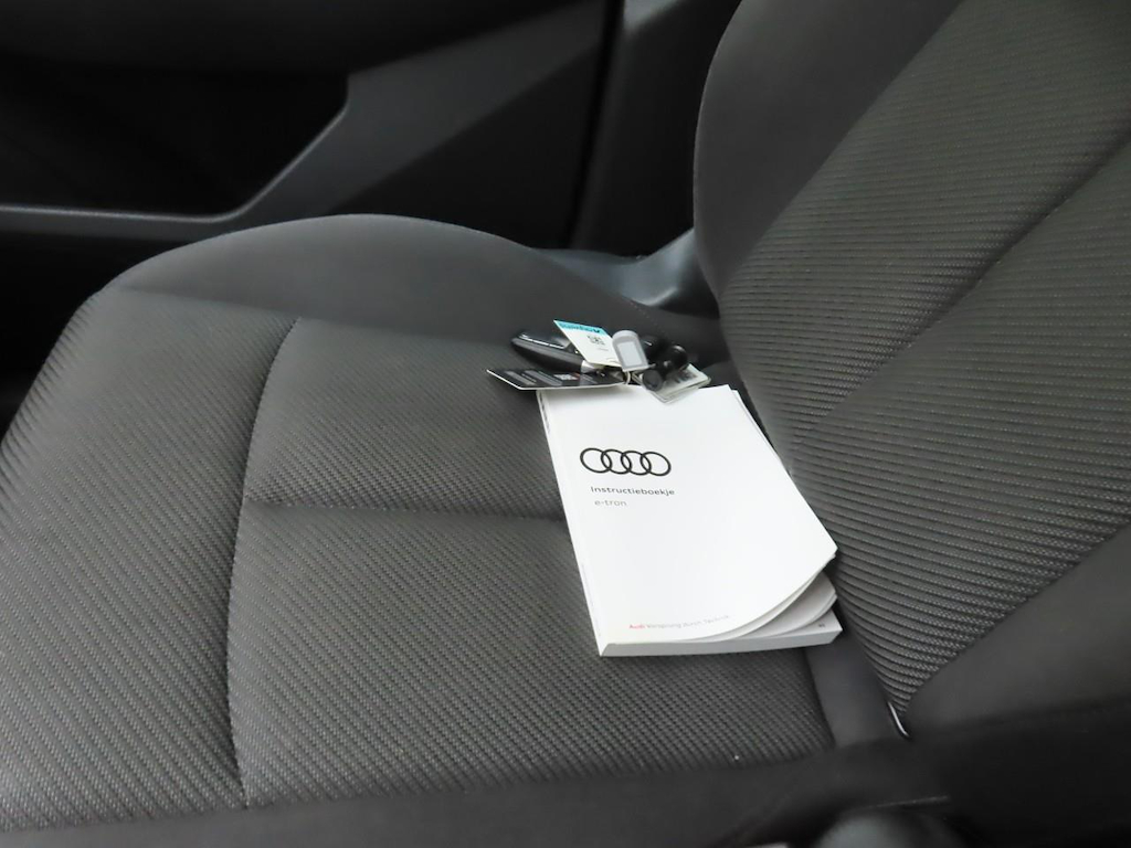 Foto 17 van Audi e-tron