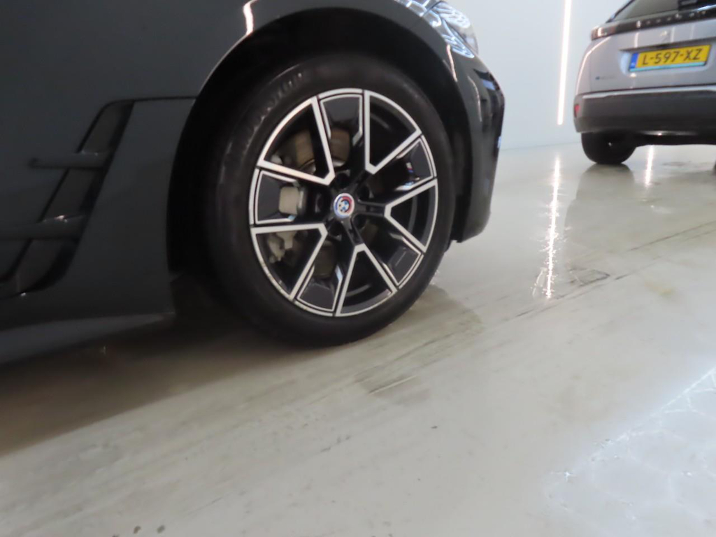 Foto 25 van BMW i4
