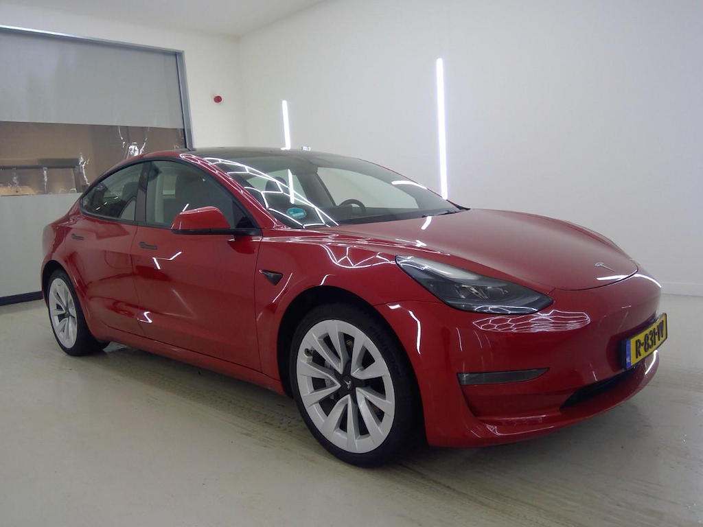Photo 5 of Tesla Model 3