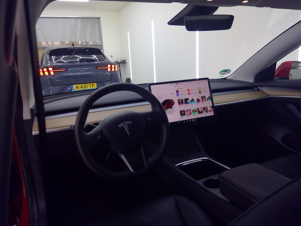 Photo 8 of Tesla Model 3